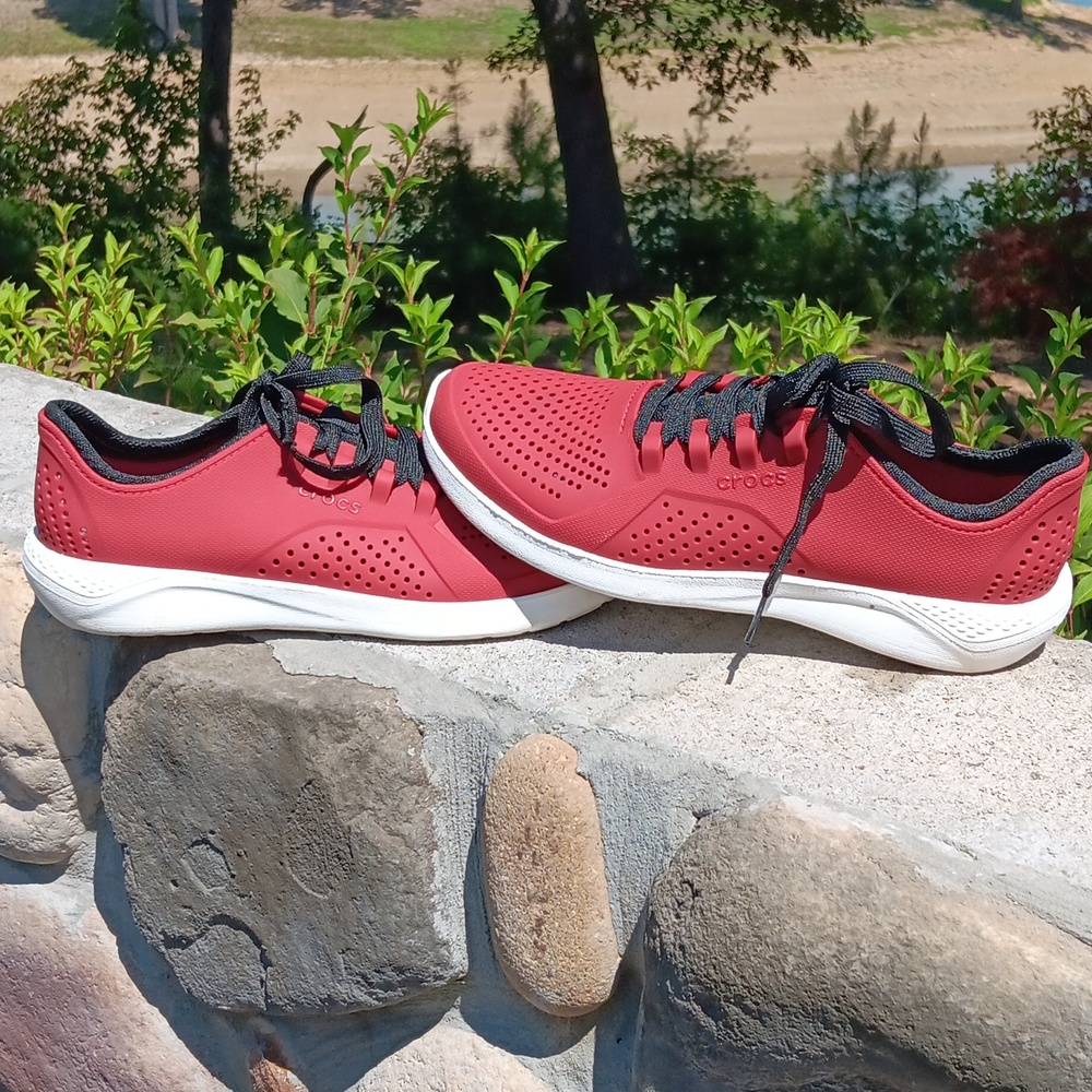 CROCS Athletic/Casual Sneakers with Black Laces. Sz.9
